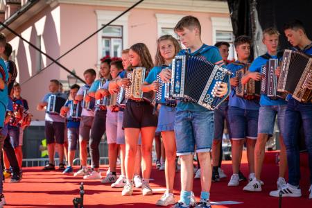 Veselo razpoloženje tudi na drugi festivalski dan Dnevov narodnih noš in oblačilne dediščine v Kamniku (18)